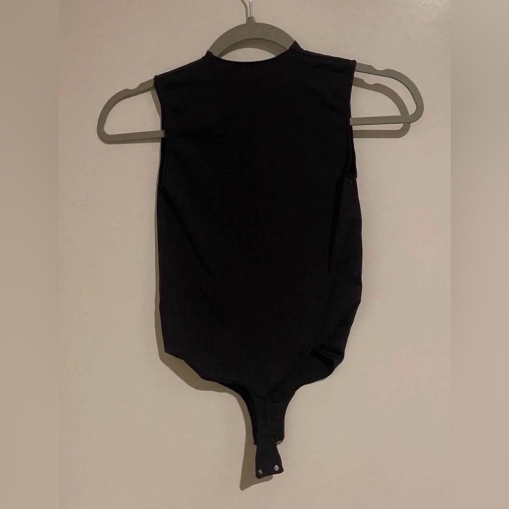SKIMS NWOT Raw Edge Bodysuit
S/M Black